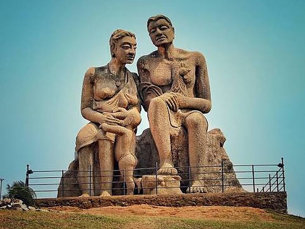 Kuravan Kurathi Statue, Ramakkalmedu