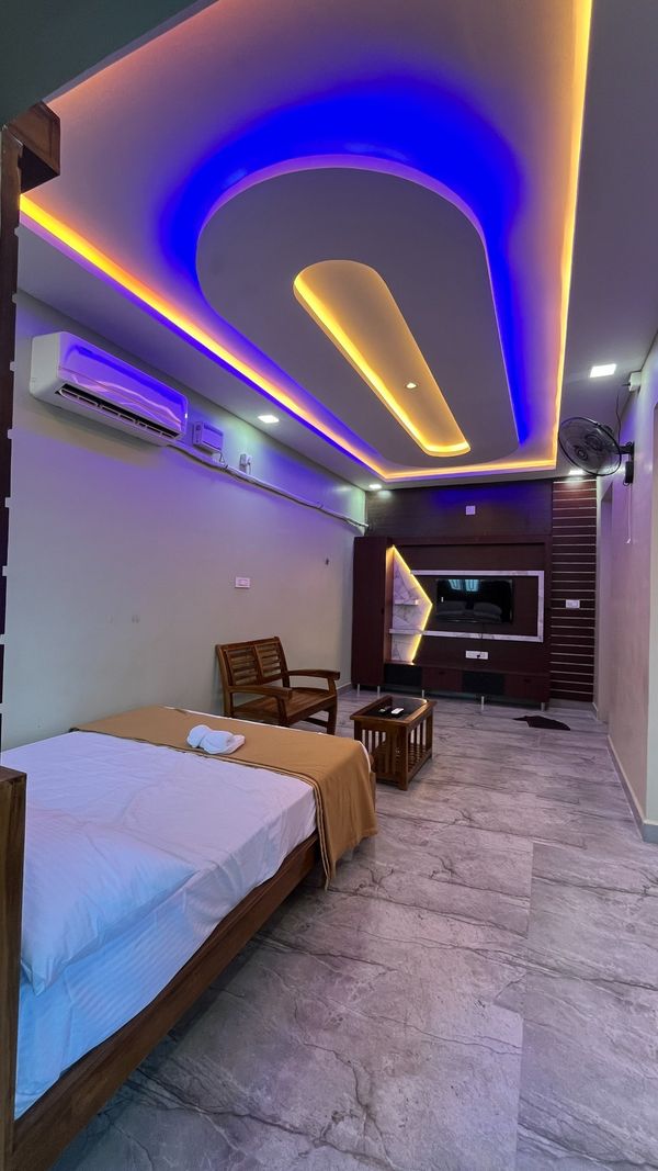 Deluxe A/C room in Theni – SMS Royal Residency